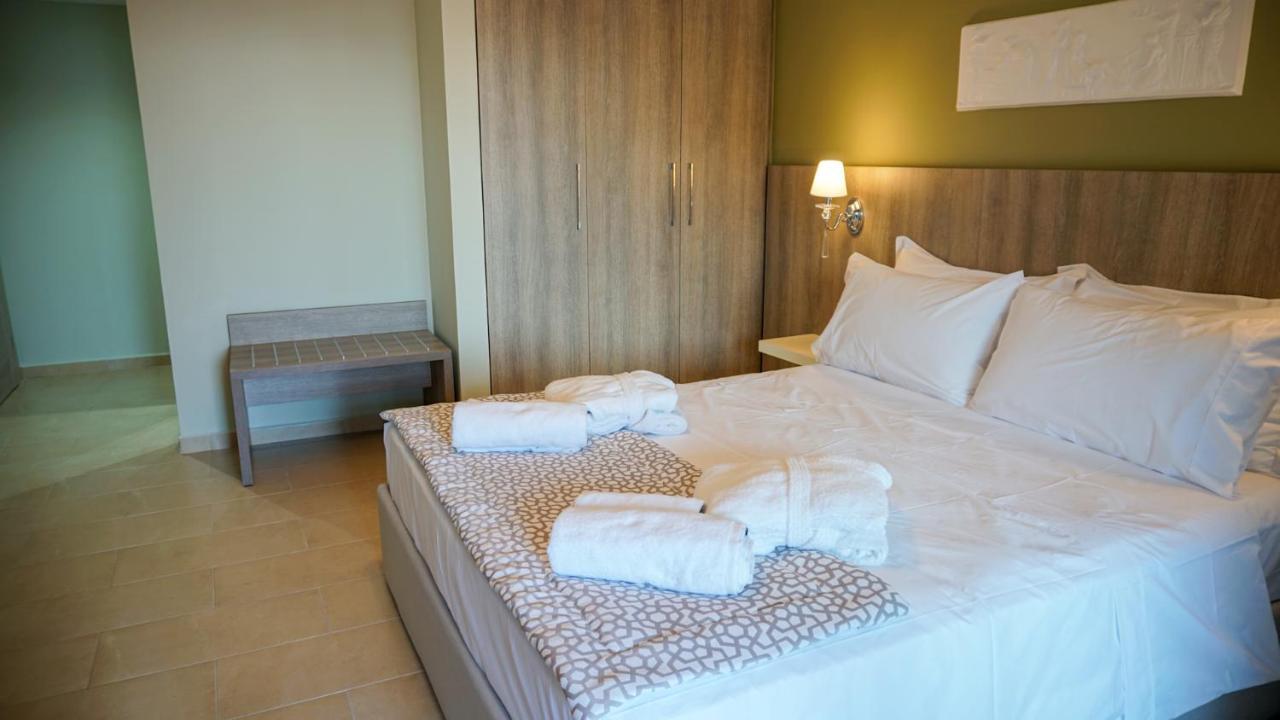 Agnes Deluxe Hotel เปฟโกโฮรี ภายนอก รูปภาพ